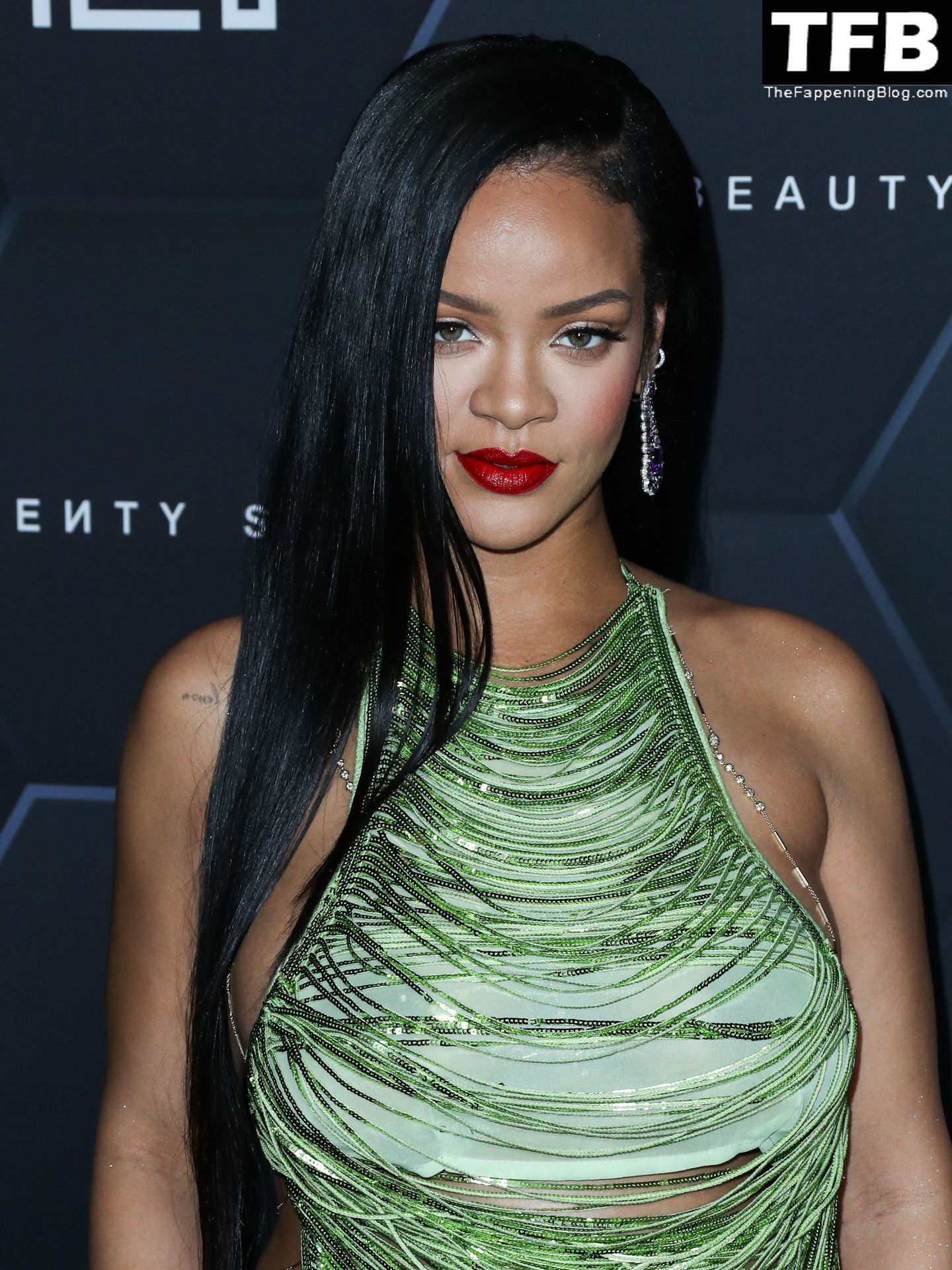 Rihanna-Sexy-The-Fappening-Blog-91.jpg