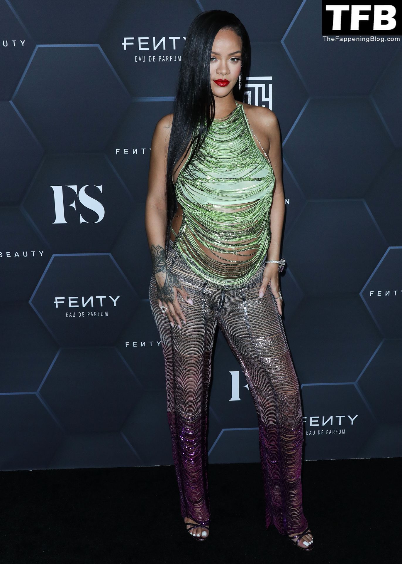Rihanna-Sexy-The-Fappening-Blog-92.jpg