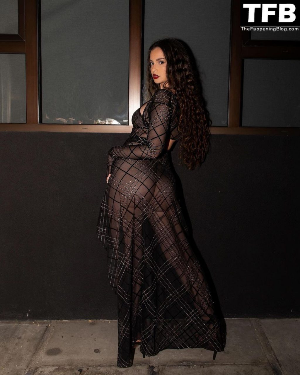 Sabrina Claudio Shows Off Her Butt (1 Photo)