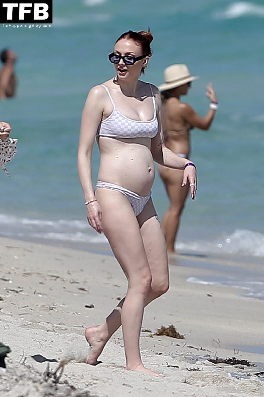 Sophie Turner Steps Out in a Bikini on the Beach in Miami (110 Photos)