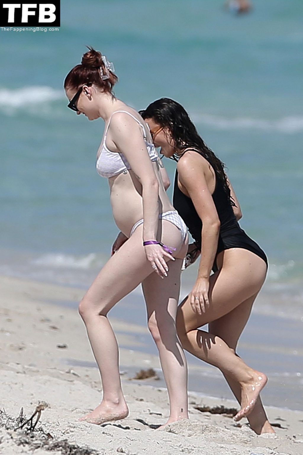 Sophie Turner Steps Out in a Bikini on the Beach in Miami (110 Photos)