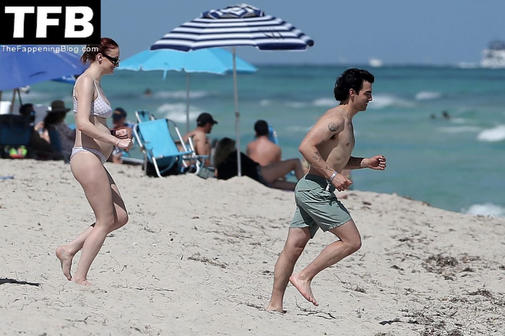 Sophie Turner Steps Out in a Bikini on the Beach in Miami (110 Photos)