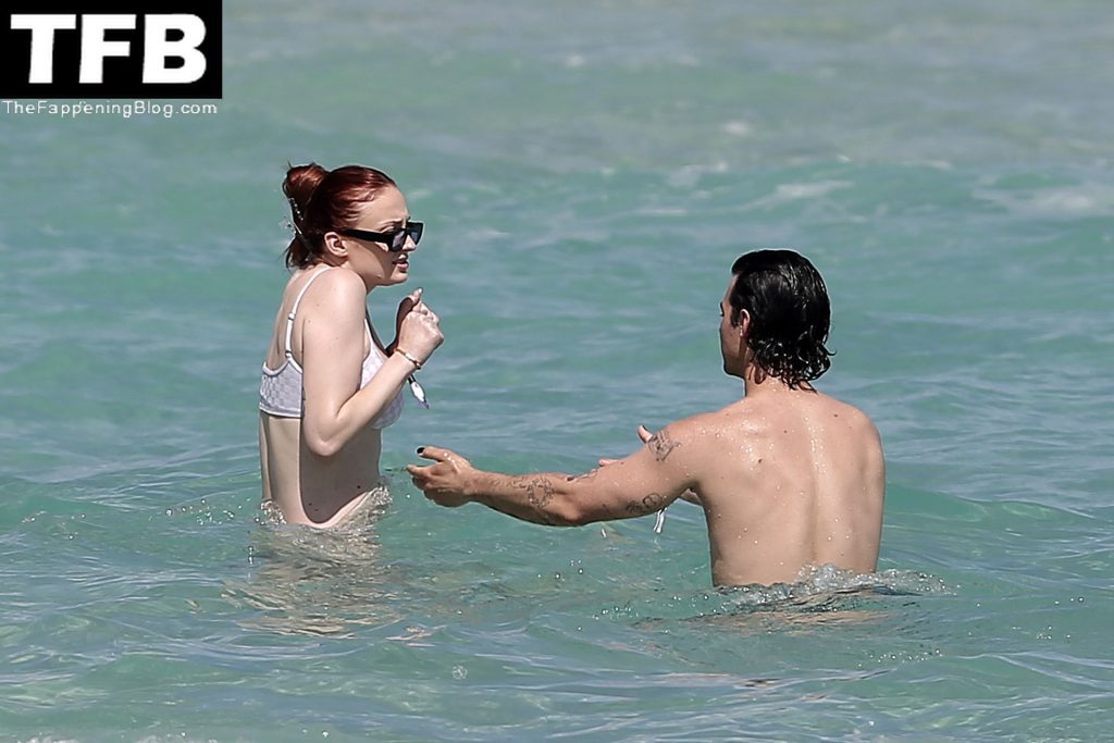 Sophie Turner Steps Out in a Bikini on the Beach in Miami (110 Photos)