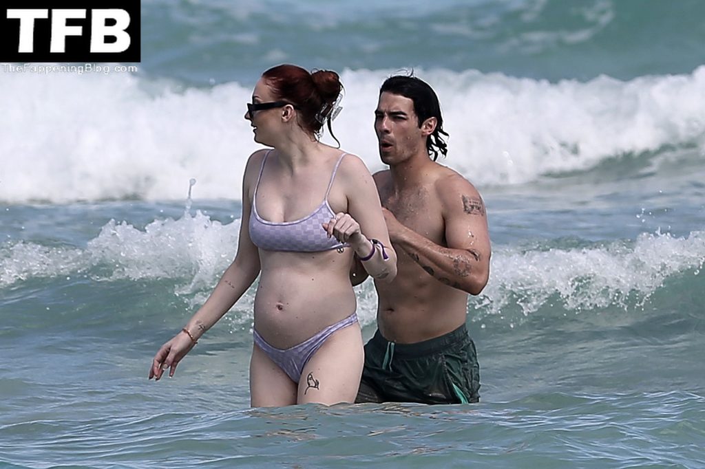 Sophie Turner Steps Out in a Bikini on the Beach in Miami (110 Photos)