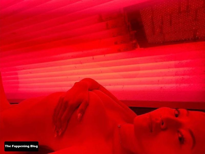 Tina Leung Topless &amp; Sexy Collection (17 Photos)