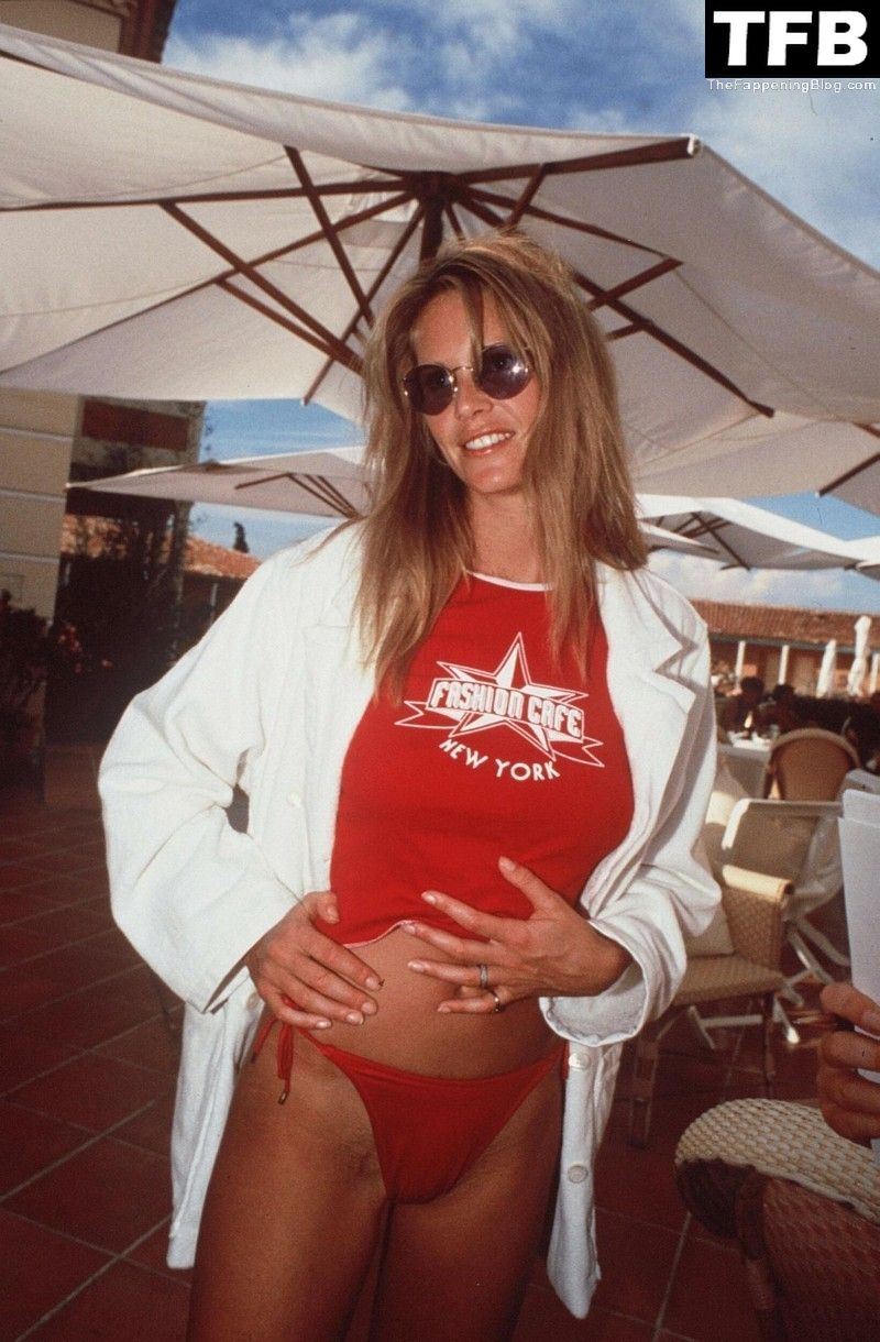 elle-macpherson-nude-sexy-8-thefappeningblog.com_.jpg