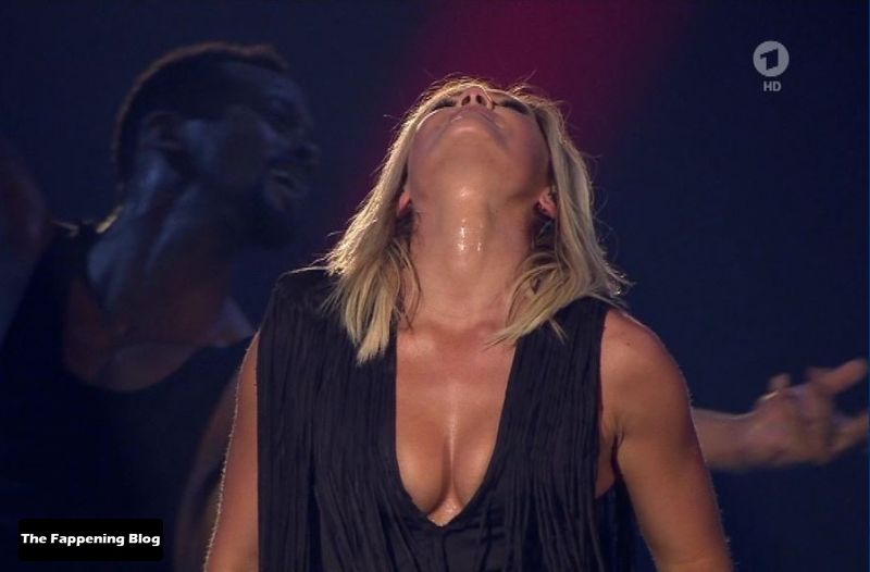 Helene Fischer Topless &amp; Sexy Collection – Part 2 (57 Photos)