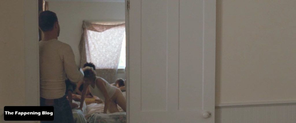 Julia Garner Nude &amp; Sexy Collection (60 Photos + Videos)