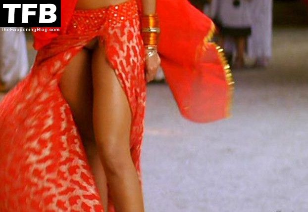 Mallika Sherawat Nude &amp; Sexy Collection (17 Photos)