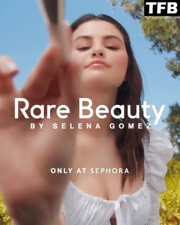 Selena Gomez Sexy (11 New Photos)