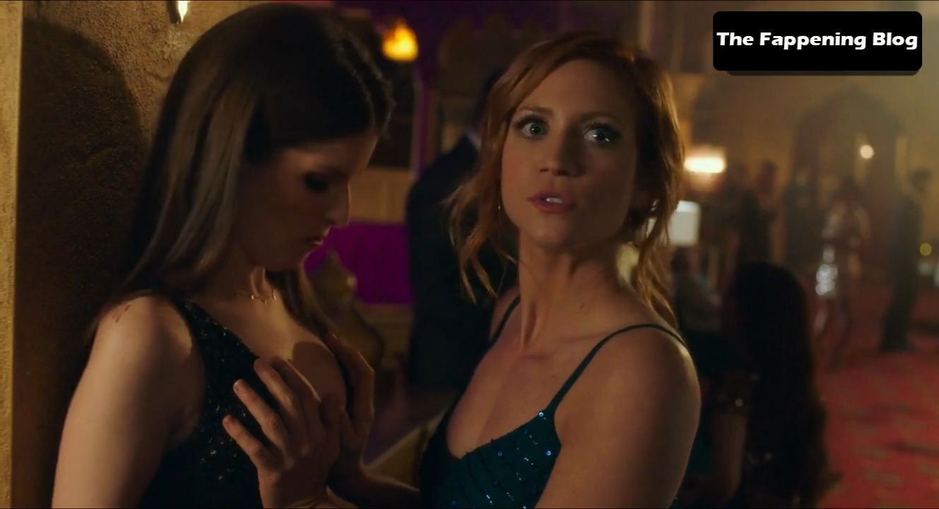 Brittany Snow Lesbian, Breasts Scene in Pitch Perfect 3