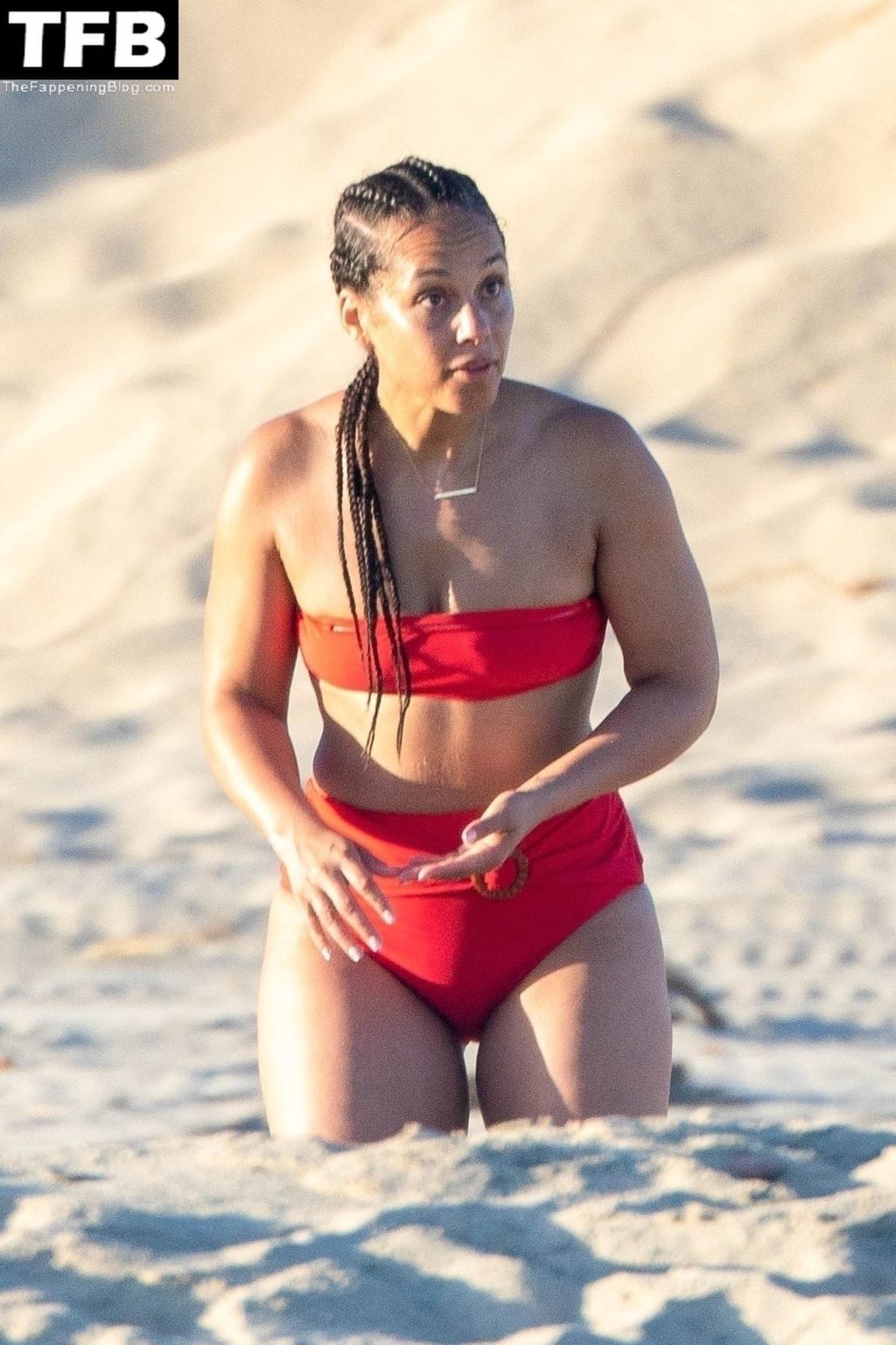 Alicia Keys Enjoys a Beach Day in Cabo (28 Photos)