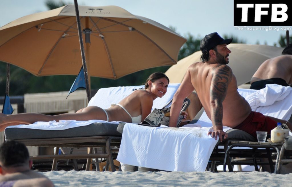 Bonnie Mueller &amp; Jessica Ledon Enjoy a Beach Day Together in Miami Beach (49 Photos)