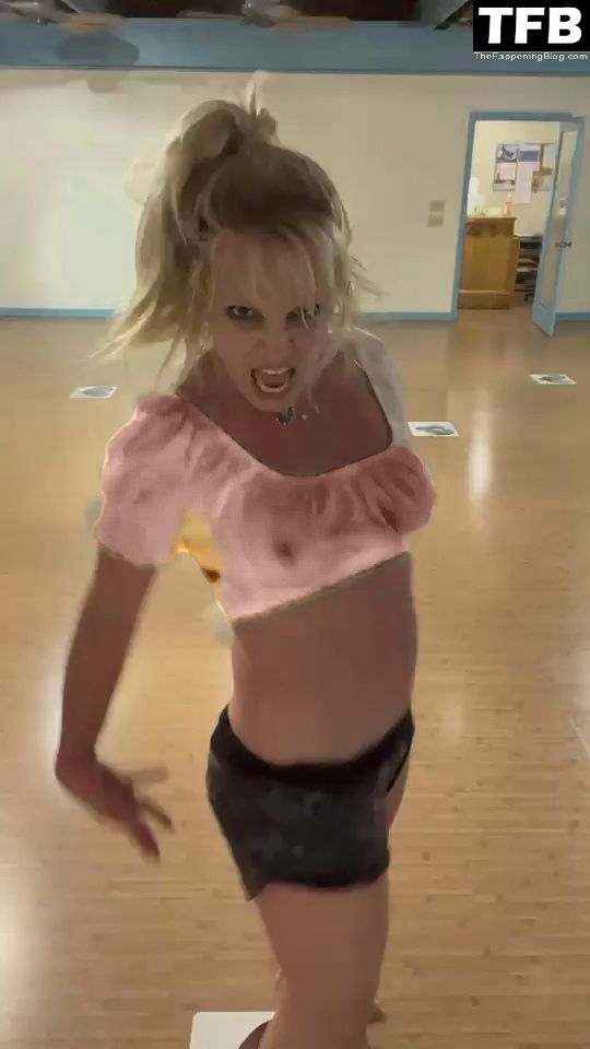 Britney Spears Braless (13 Pics + Video)
