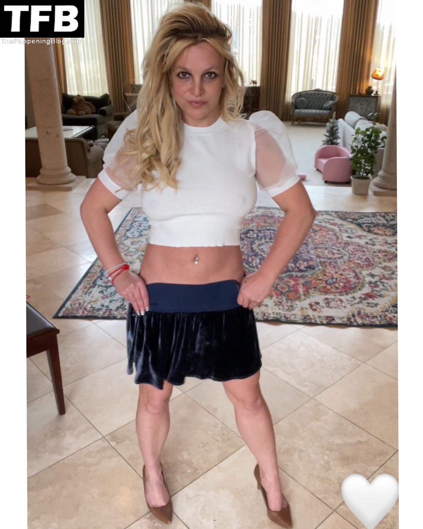 Britney-Spears-Braless-Original-The-Fappening-Blog-1.jpg