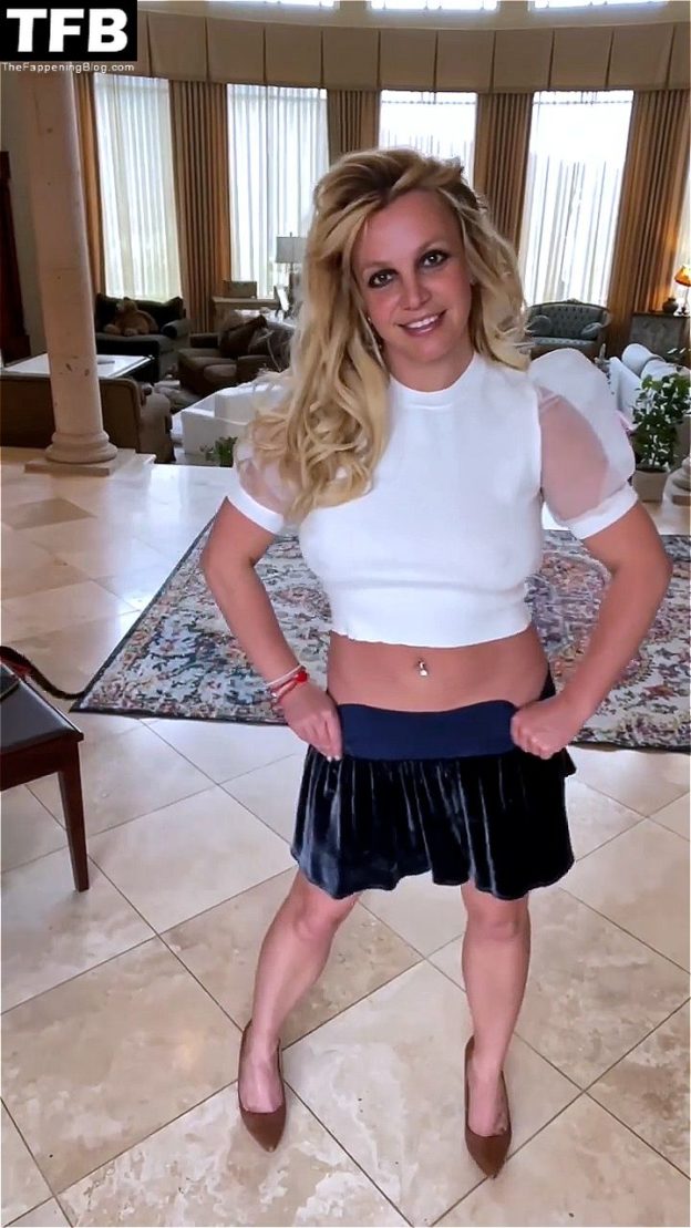 Britney Spears Braless 27 Pics Video Thefappening