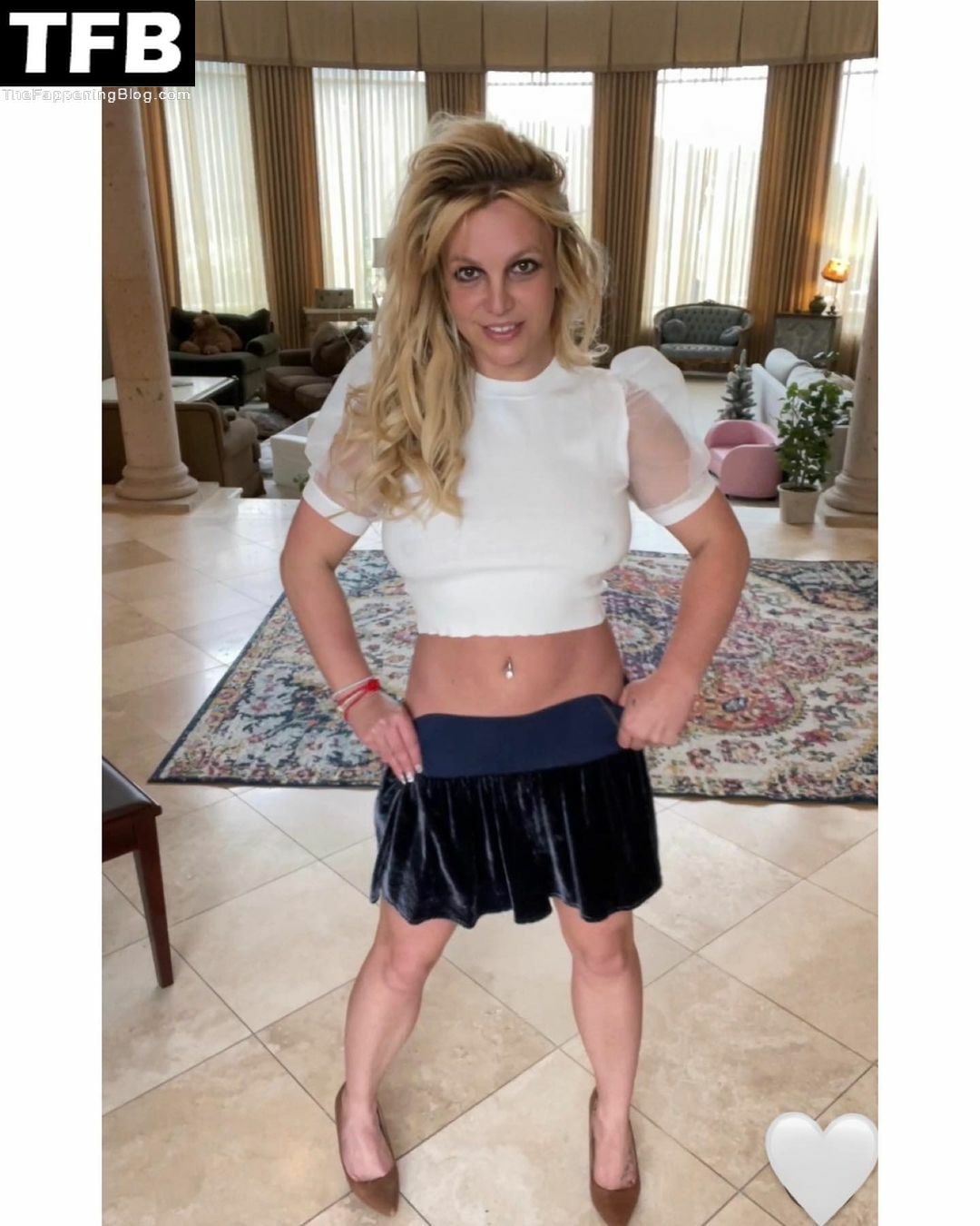Britney-Spears-Braless-Original-The-Fappening-Blog-4.jpg
