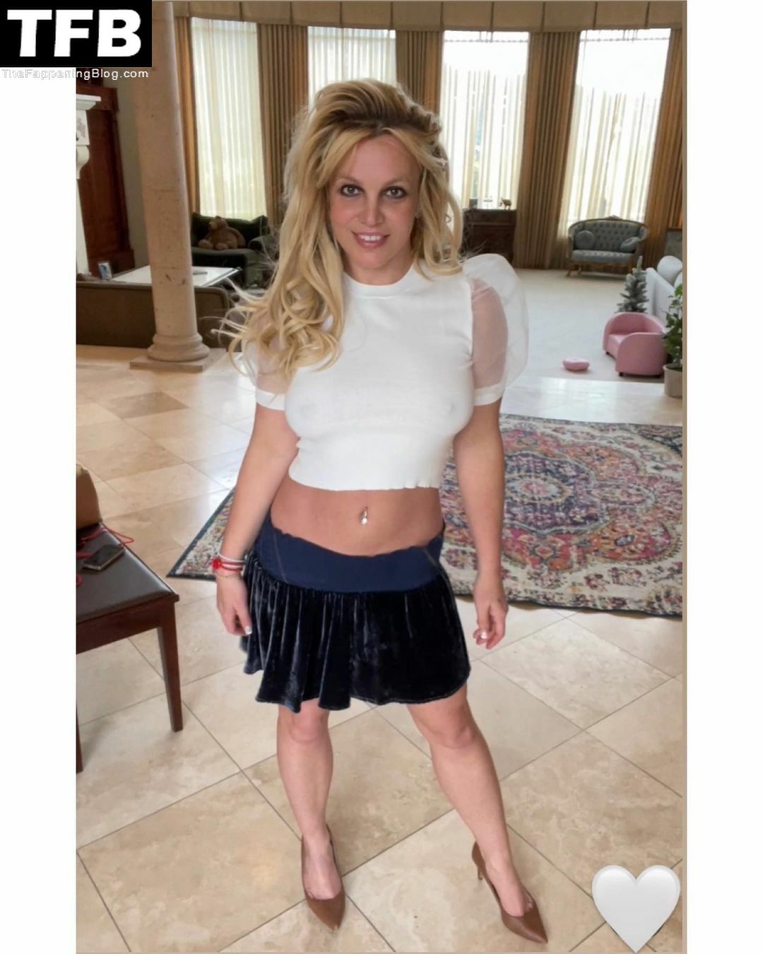 Britney-Spears-Braless-Original-The-Fappening-Blog-5.jpg