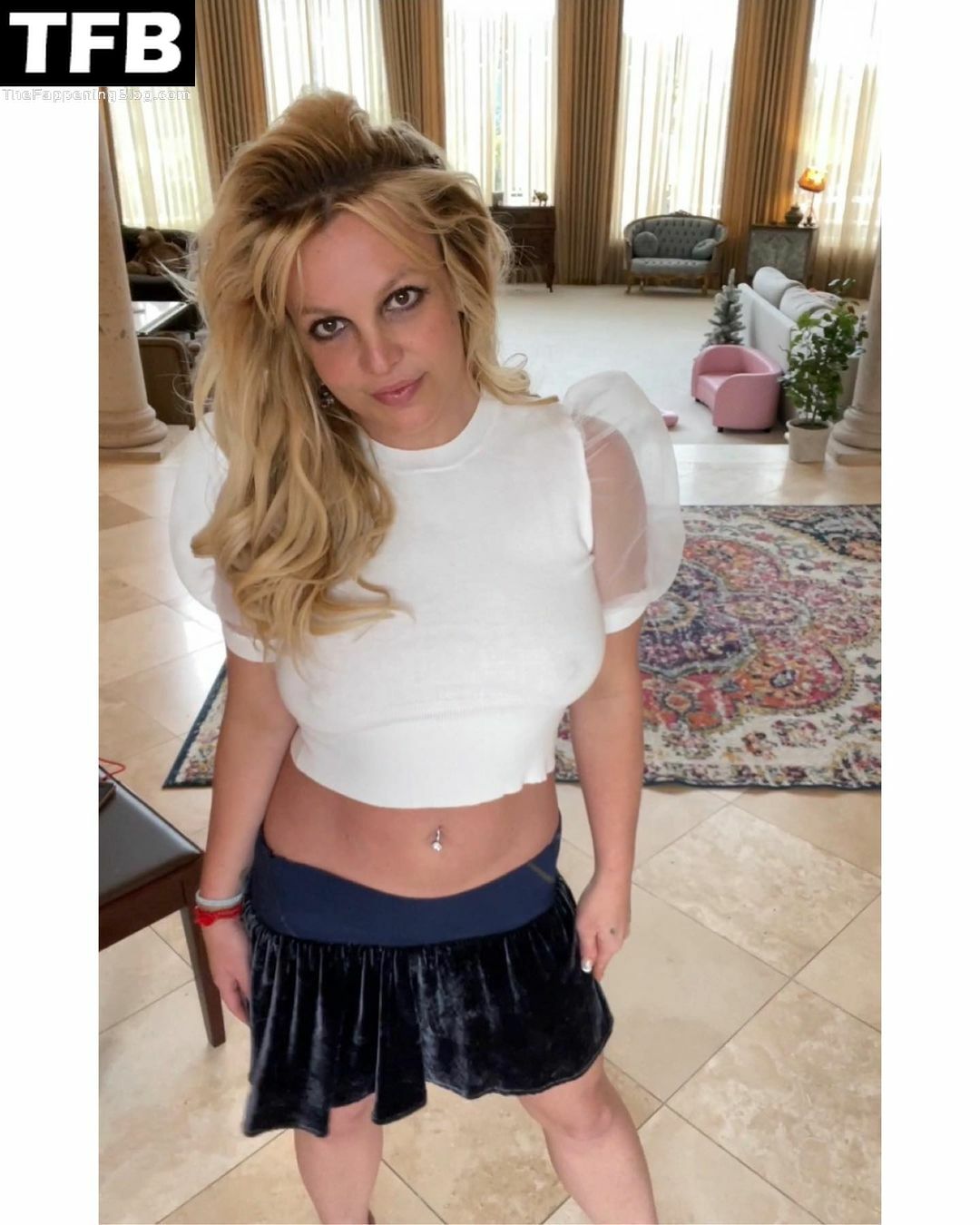 Britney-Spears-Braless-Original-The-Fappening-Blog-6.jpg