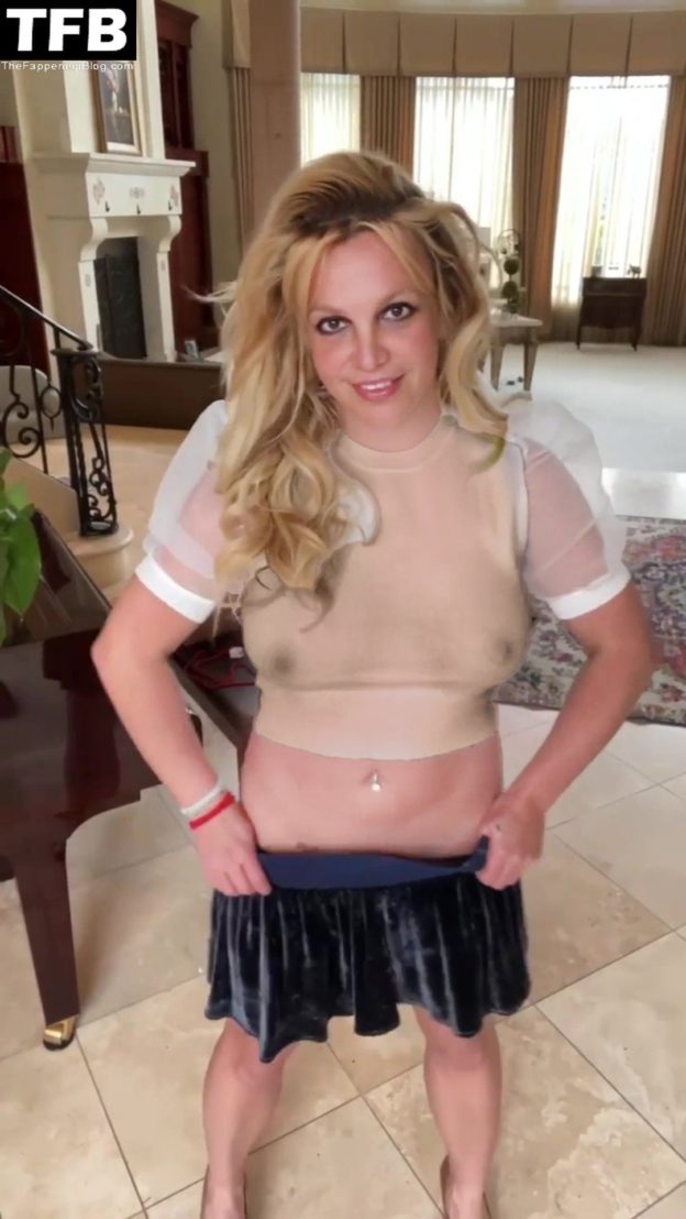 Britney Spears Braless 27 Pics Video Thefappening 1910