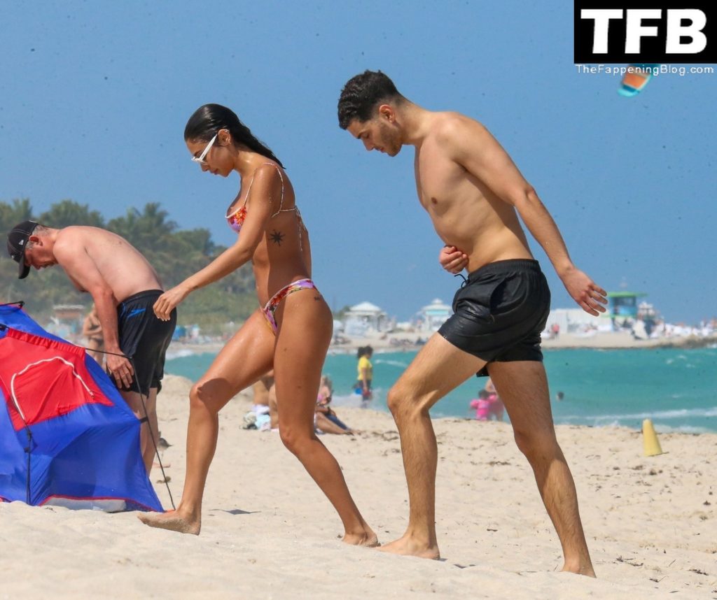 Chantel Jeffries Enjoys a Day on the Beach in Miami Beach (40 Photos)