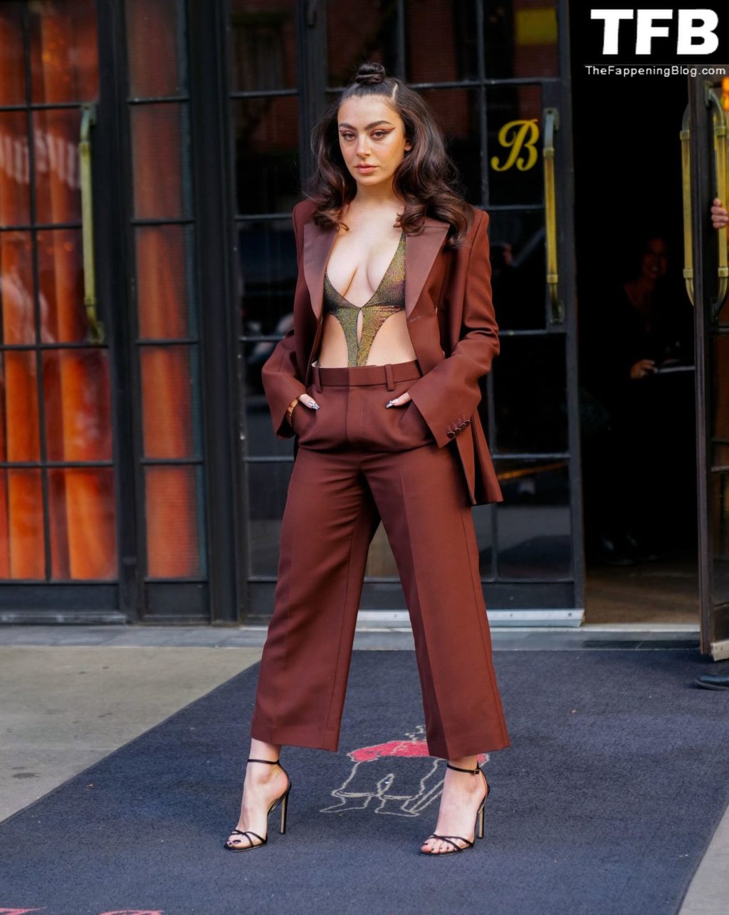 Charli XCX Shows Off Her Sexy Tits in New York (37 Photos)