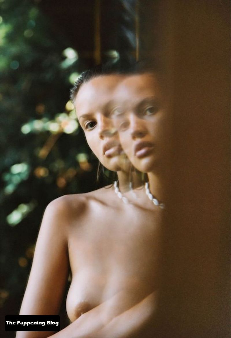 Chloe Lecareux Nude &amp; Sexy Collection (38 Photos)