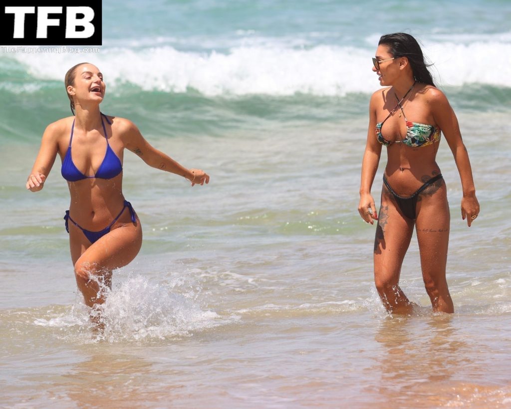 Ella Ding &amp; Domenica Calarco Spend the Day at the Beach in Sydney (89 Photos)