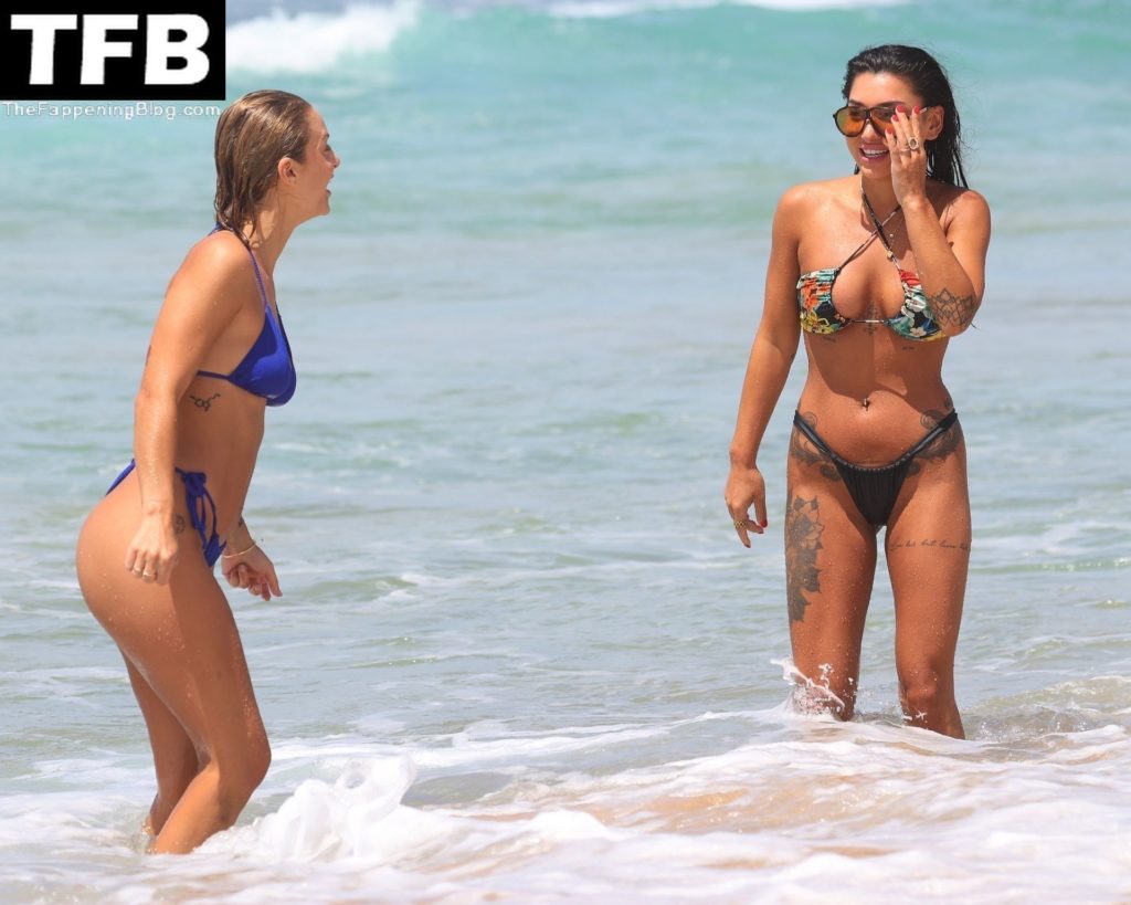 Ella Ding &amp; Domenica Calarco Spend the Day at the Beach in Sydney (89 Photos)