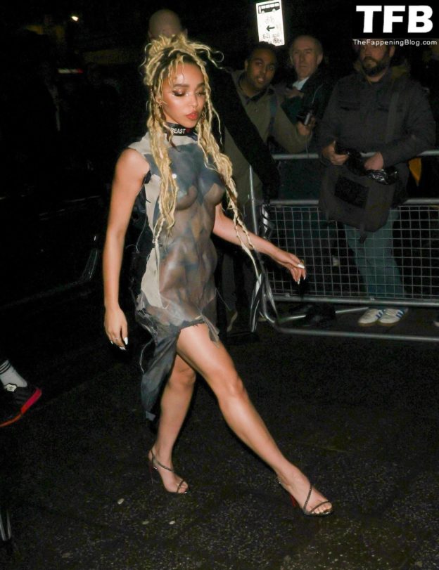 Fka Twigs Flashes Her Nude Tits And Legs The Nme Awards In London 14