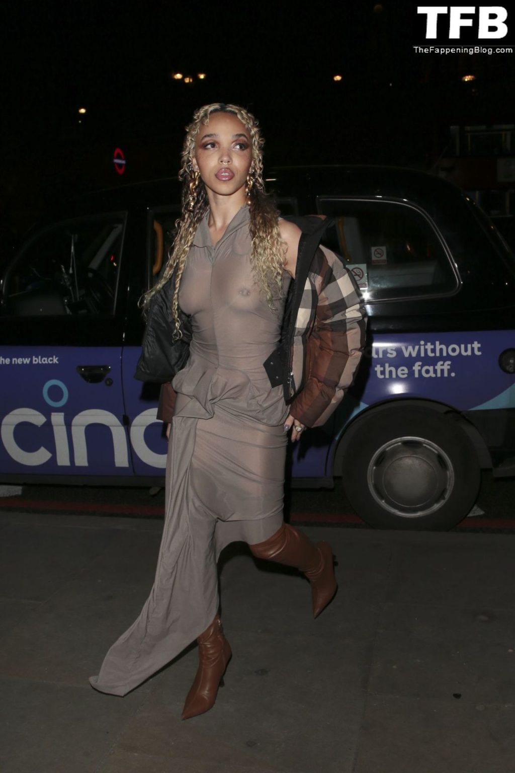 FKA Twigs Flashes Her Nude Tits in London (5 Photos)