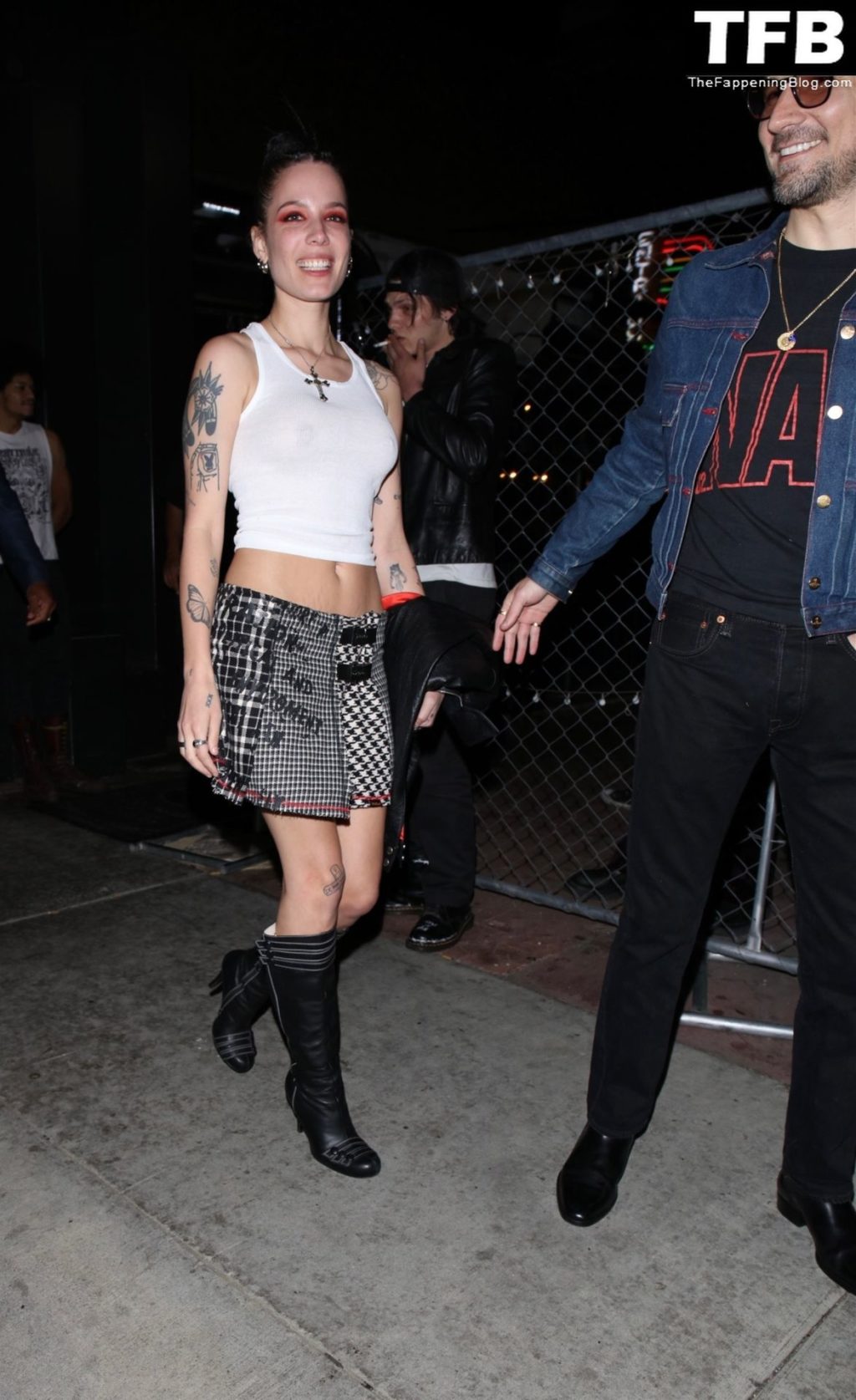 Halsey Flashes Her Nude Tits in Hollywood (34 Photos)