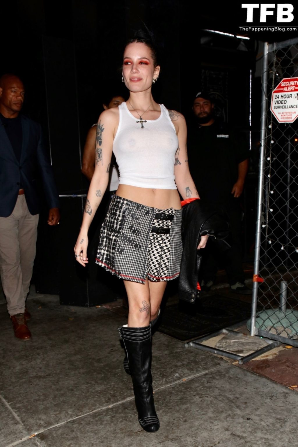 Halsey Flashes Her Nude Tits in Hollywood (33 Photos)