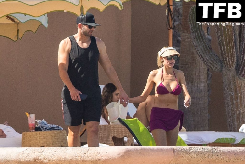 Tarek and Heather Rae El Moussa are Seen Relaxing in Cabo (44 Photos)