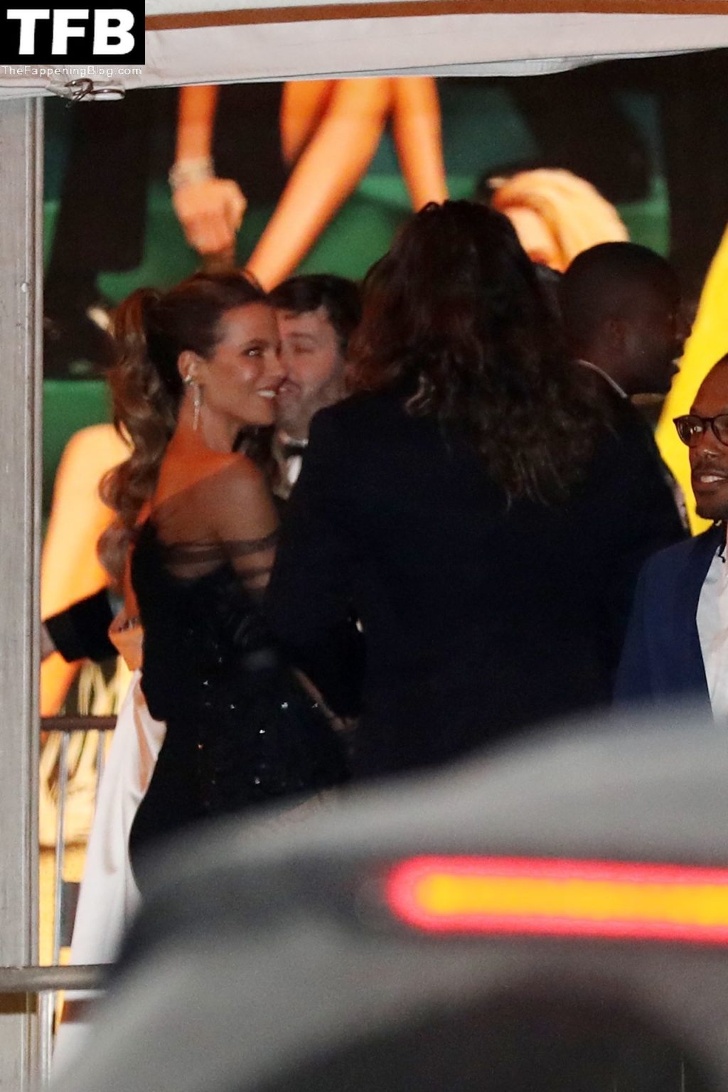 Kate Beckinsale &amp; Jason Momoa Get Cozy Together at the Vanity Fair Party (22 Photos)
