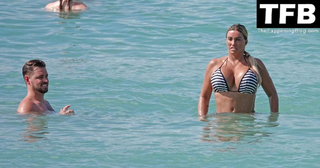 Katie Price Showcases Her Big Boobs in a Bikini While Enjoying Her Holiday in Thailand (93 Photos)