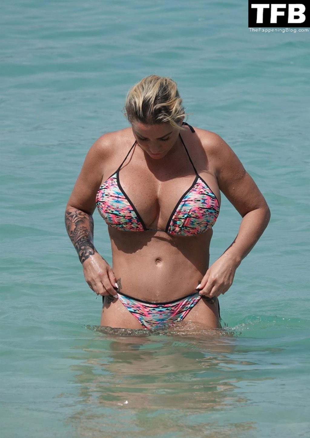 Katie Price Shows Off Her Sexy Boobs on the Beach in Thailand (37 Photos)