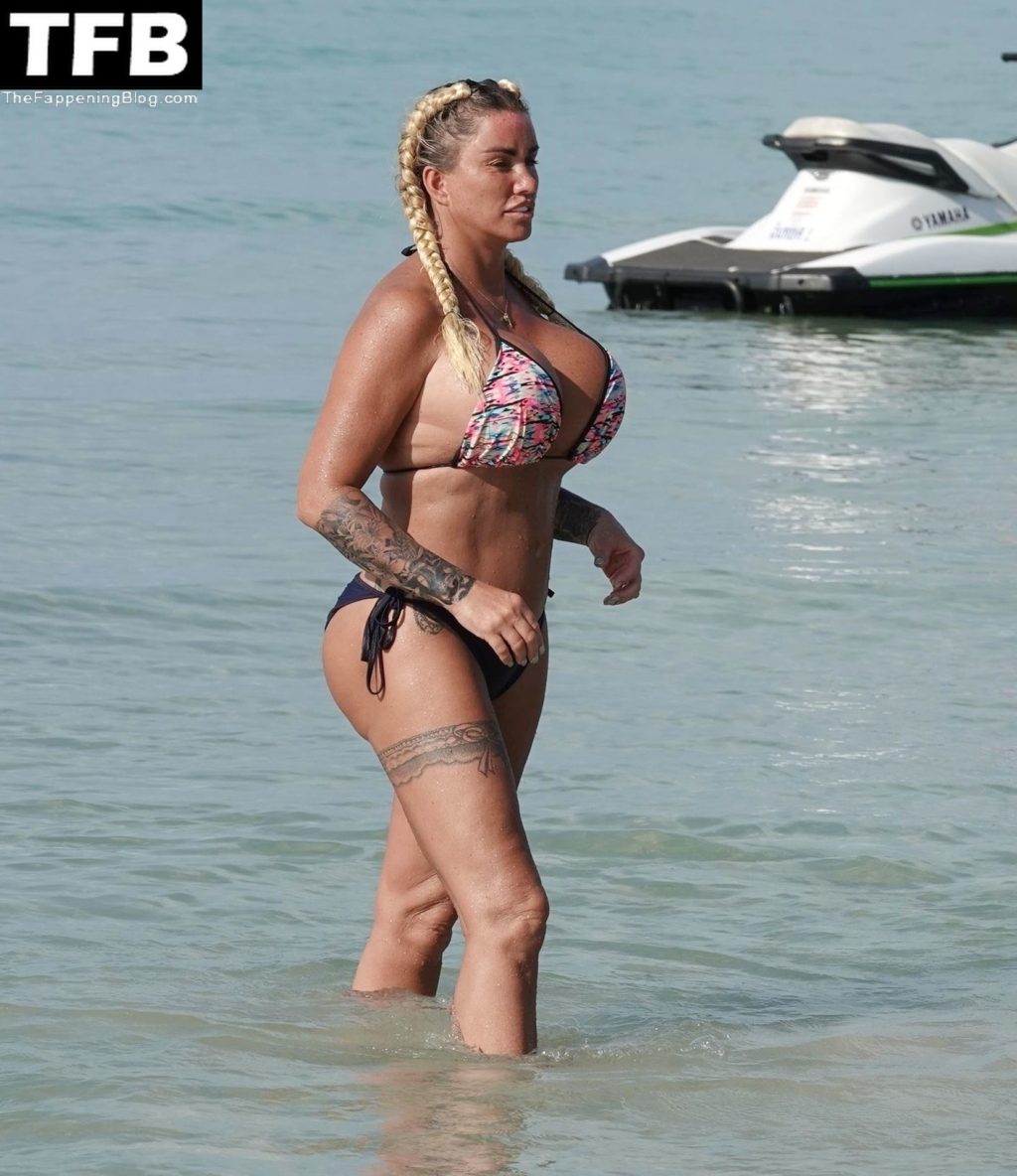 Katie Price Enjoys a Sunny Day on the Beach in Thailand (62 Photos)