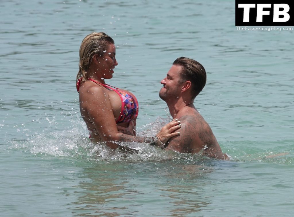 Katie Price &amp; Carl Woods Pack on the PDA Out on Their Holiday in Thailand (56 Photos)