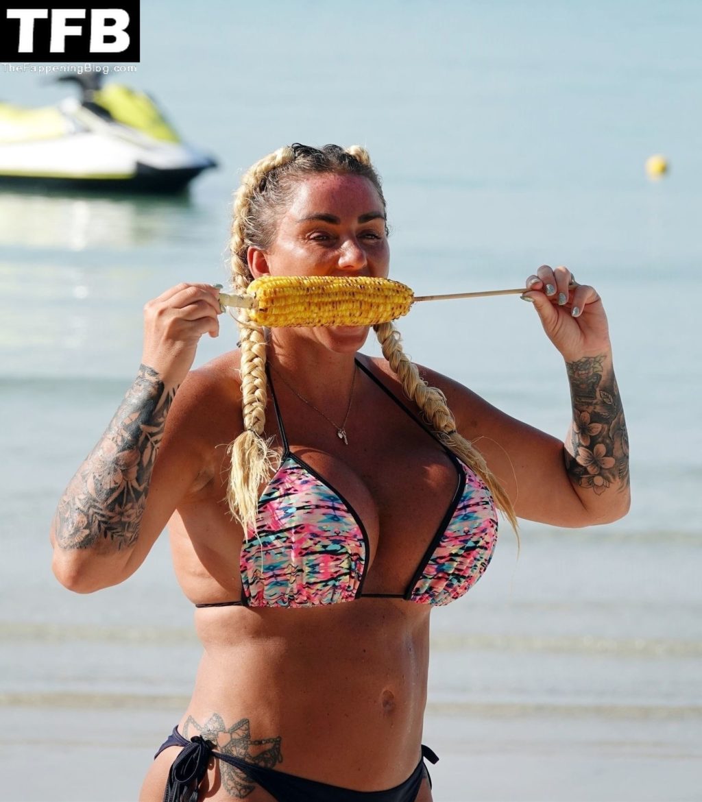 Katie Price Enjoys a Sunny Day on the Beach in Thailand (62 Photos)