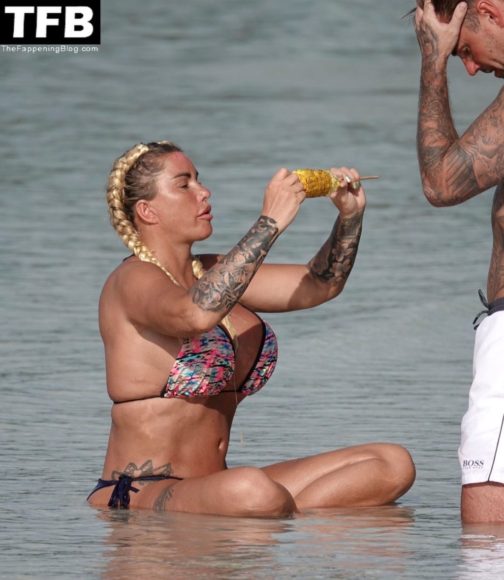 Katie Price Enjoys a Sunny Day on the Beach in Thailand (62 Photos)