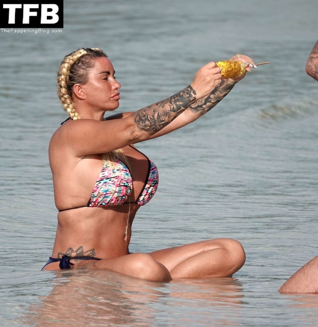 Katie Price Enjoys a Sunny Day on the Beach in Thailand (62 Photos)