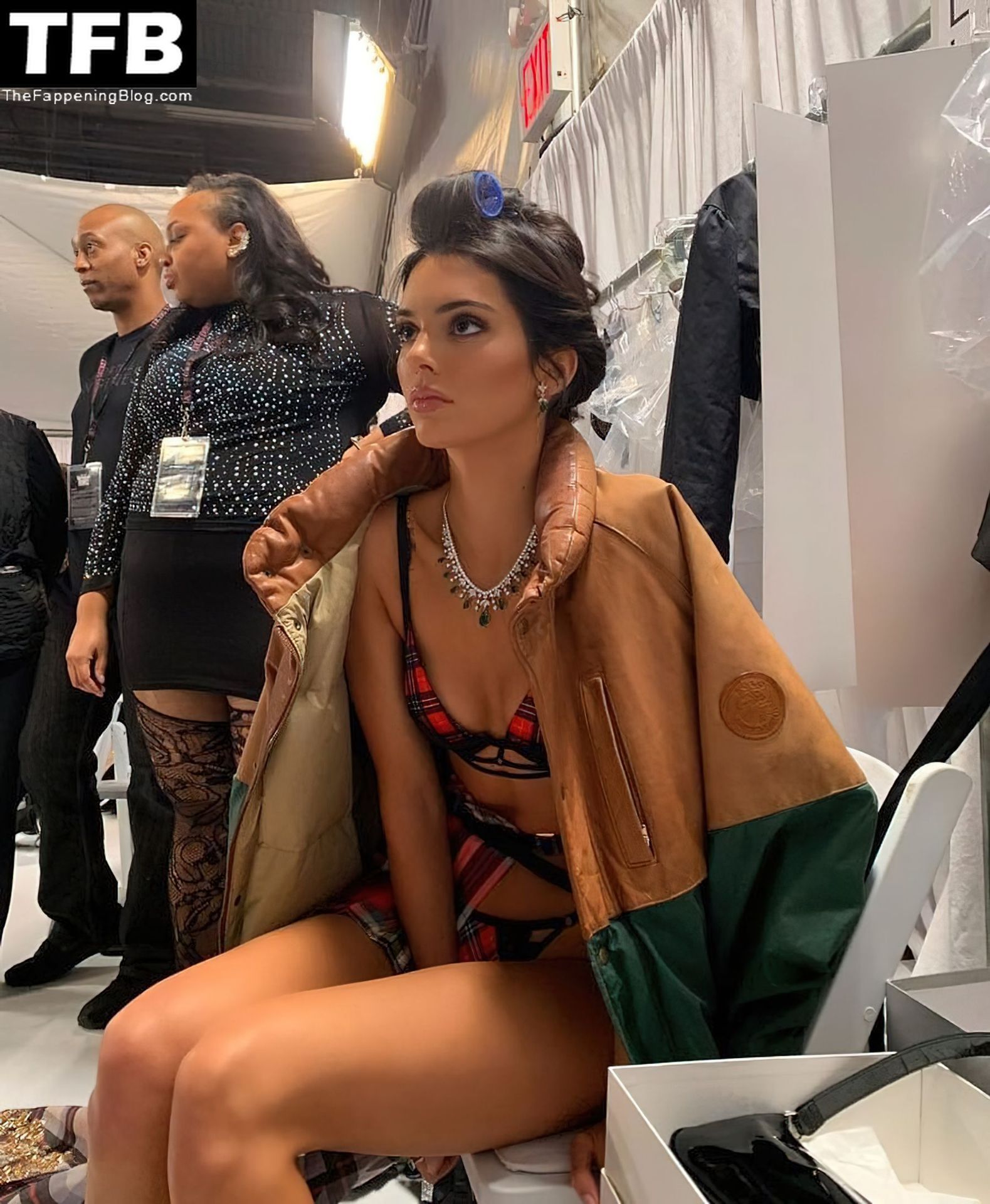 Kendall-Jenner-Sexy-Backstage-Photo-1.jpg