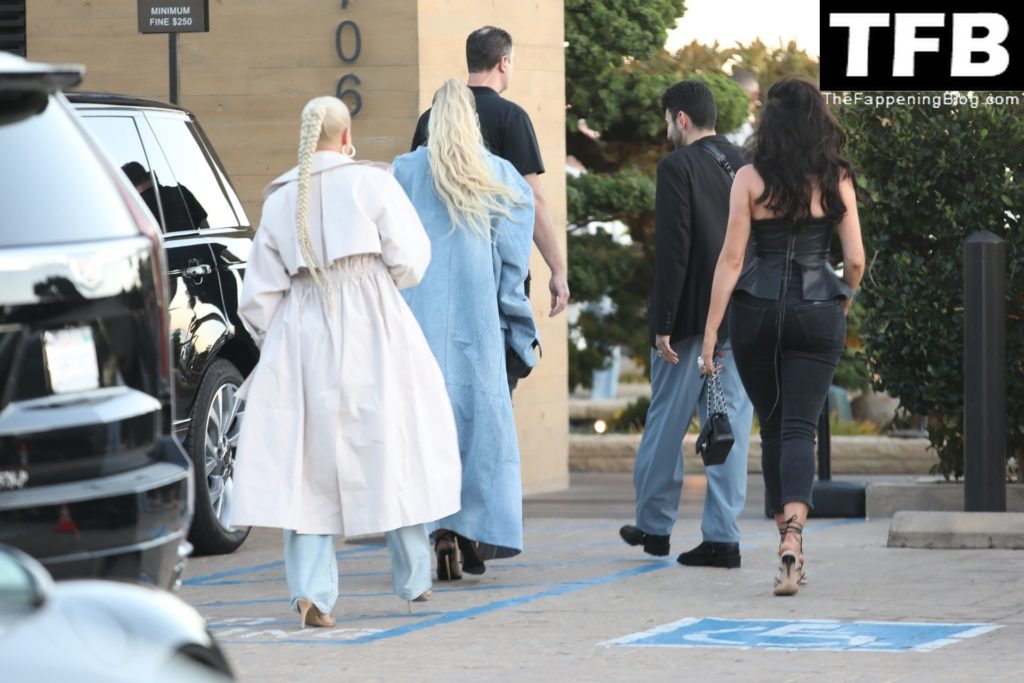 Khloe Kardashian Shows Off Her Cleavage at Nobu in Malibu (43 Photos)