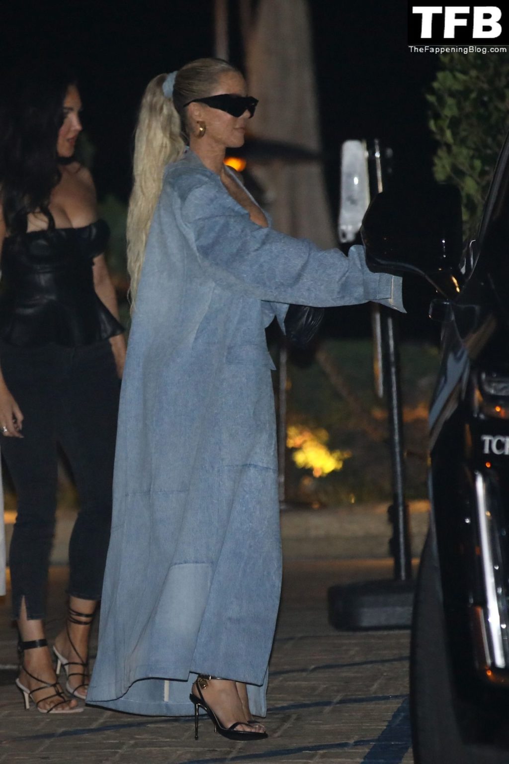 Khloe Kardashian Shows Off Her Cleavage at Nobu in Malibu (43 Photos)
