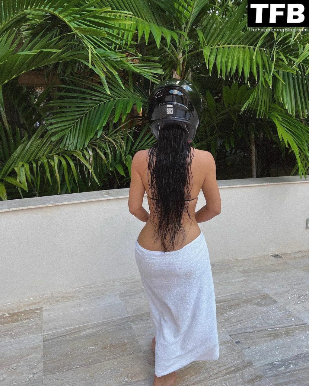 Kim Kardashian Displays Her Big Boobs &amp; Nude Butt a New Hot Shoot (8 Photos)
