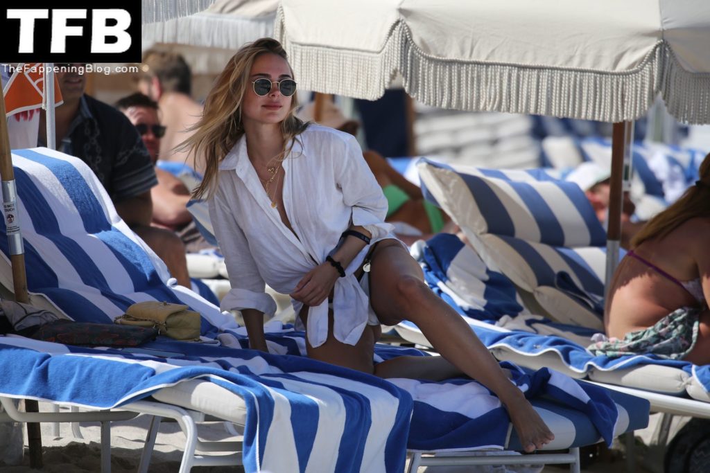 Kimberley Garner Looks Sensational as She Enjoys a Trip to the Beach in Miami (62 Photos)