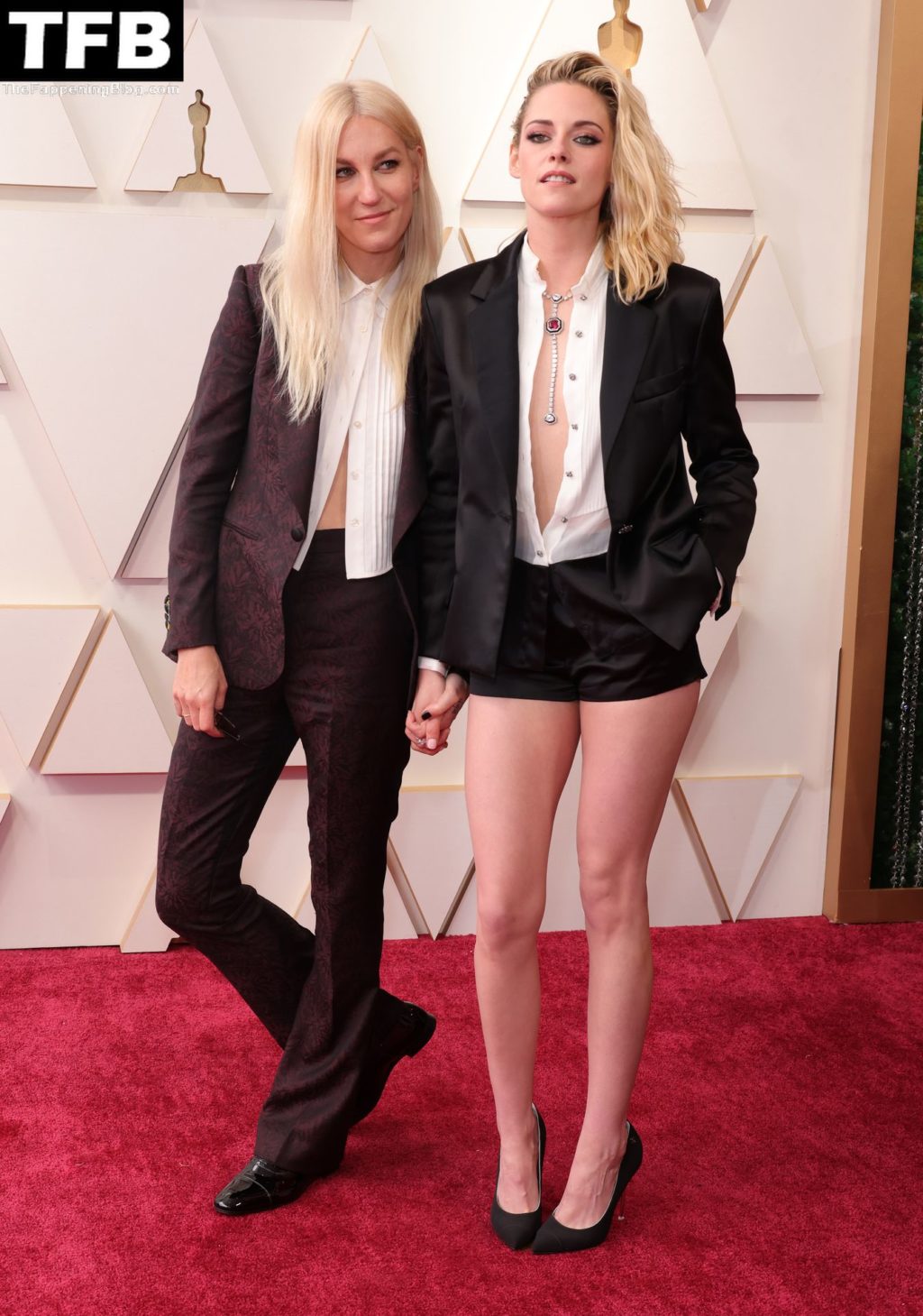 Kristen Stewart Displays Her Sexy Legs at the 94th Annual Academy Awards (4 Photos)