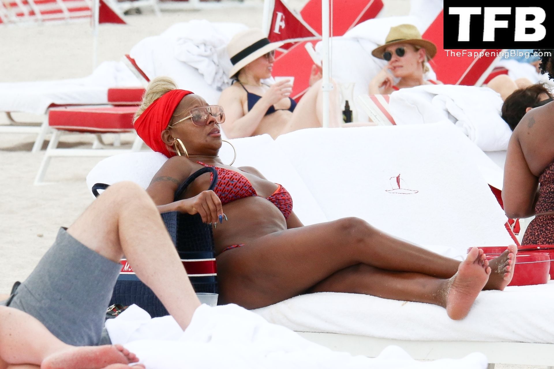 Mary J. Blige Goes For a Dip in the Ocean While Enjoying a Day at the Beach...