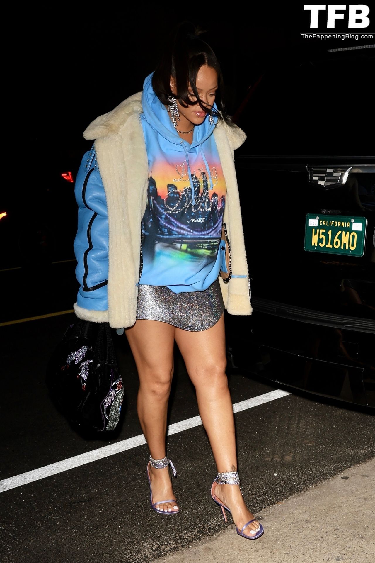 Rihanna-Sexy-Feet-The-Fappening-Blog-16.jpg